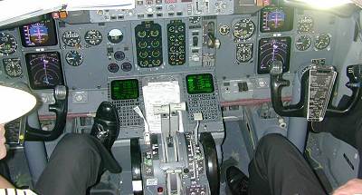 im Cockpit (click to enlarge - anklicken zum Vergößern, mit ALT+F4 wieder schliessen)