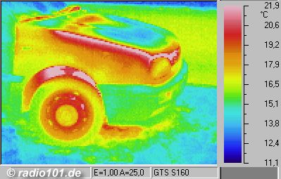 Thermography: Infrared image / thermal image: heat radiation of a VW Golf